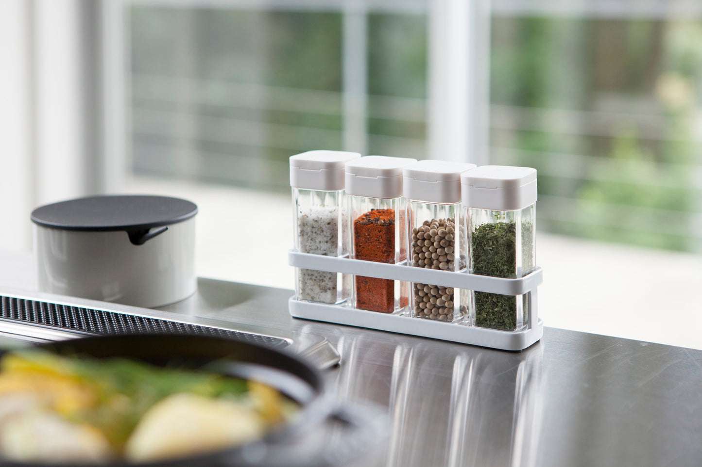 Spice Rack with 4 Shakers