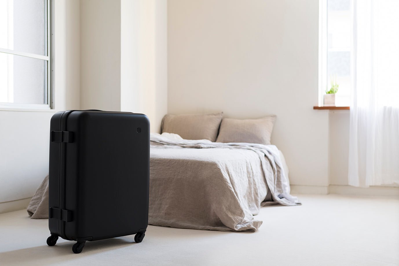 Plus Minus Zero Suitcase - Size: M